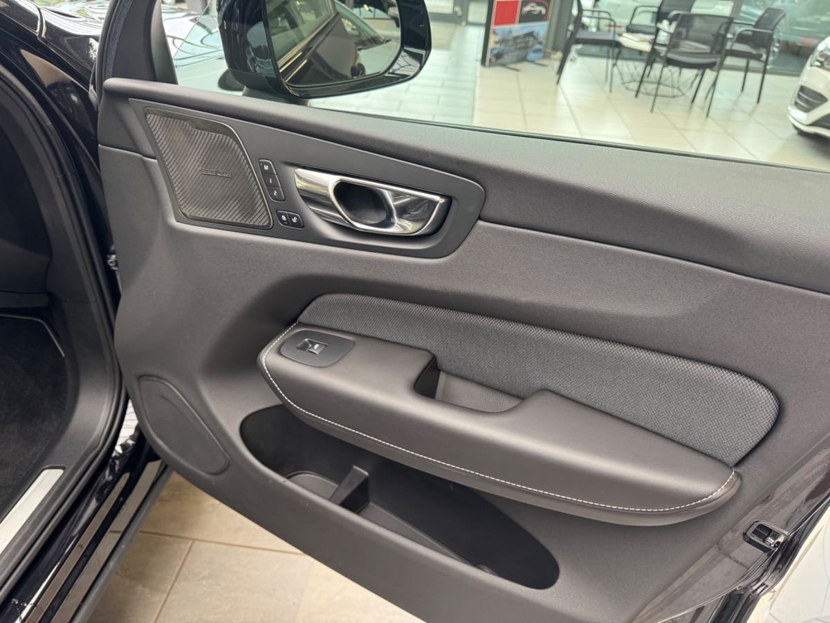 Volvo XC 60 XC60 R Design AWD foto 17