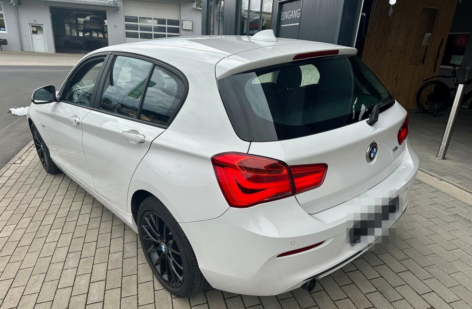 BMW 118i Steptronic Sport Line Navi, Sitzh., LED foto 5