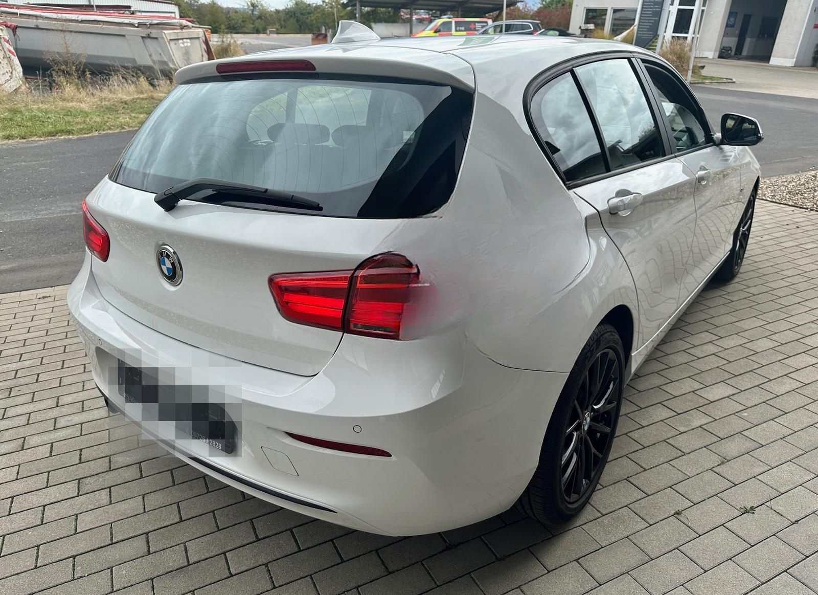 BMW 118i Steptronic Sport Line Navi, Sitzh., LED foto 7
