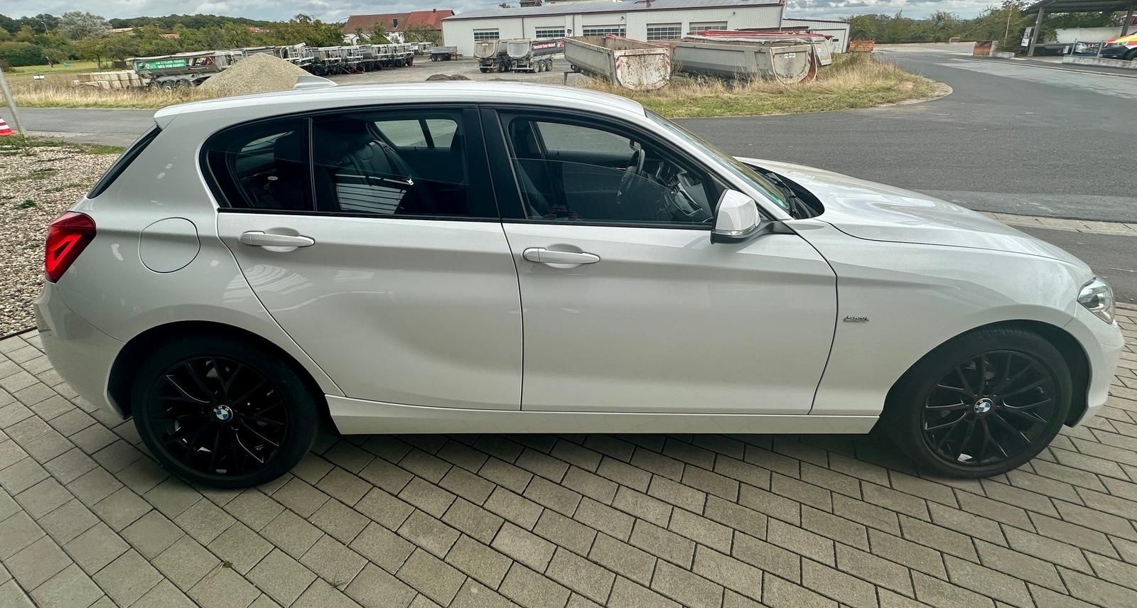 BMW 118i Steptronic Sport Line Navi, Sitzh., LED foto 8