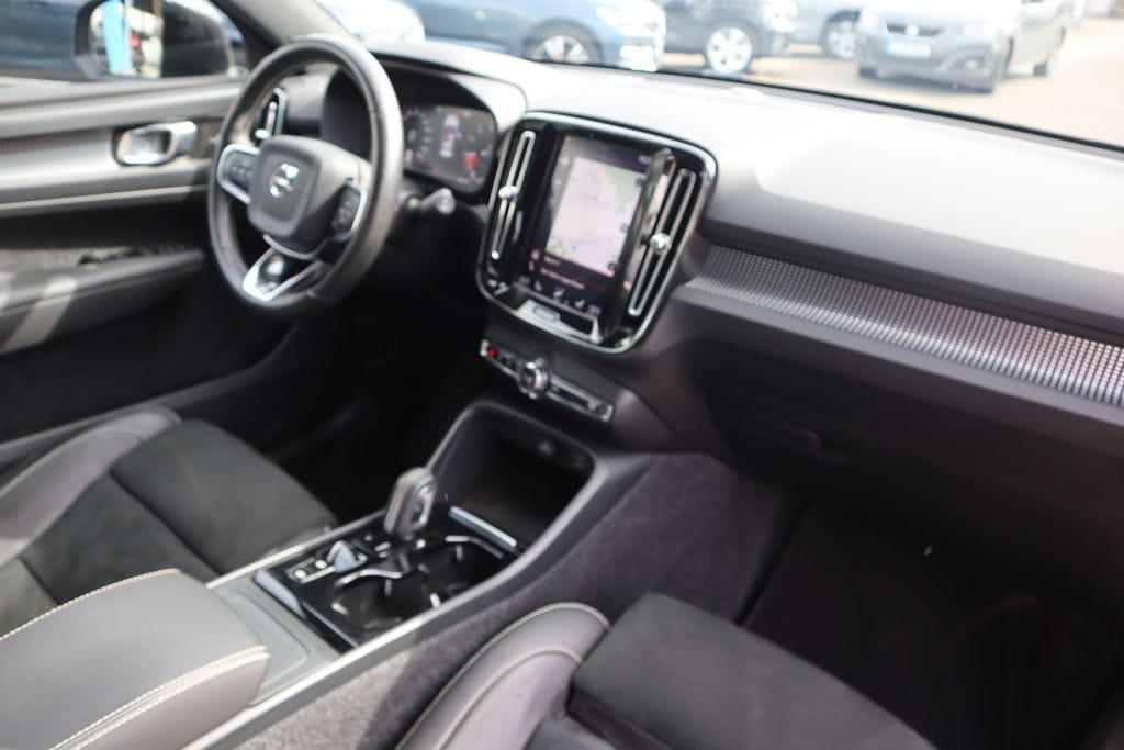 Volvo XC40 T4 AWD Geartronic R-Design NAVI R-CAM BLIS foto 13