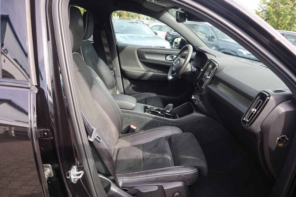 Volvo XC40 T4 AWD Geartronic R-Design NAVI R-CAM BLIS foto 14