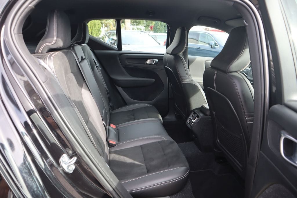 Volvo XC40 T4 AWD Geartronic R-Design NAVI R-CAM BLIS foto 15