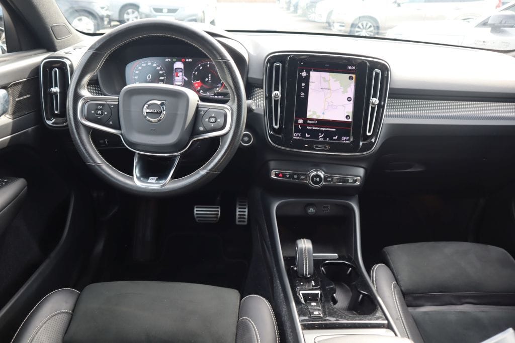Volvo XC40 T4 AWD Geartronic R-Design NAVI R-CAM BLIS foto 16