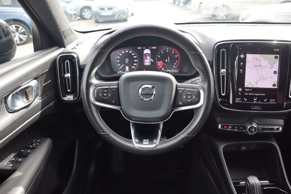 Volvo XC40 T4 AWD Geartronic R-Design NAVI R-CAM BLIS foto 17
