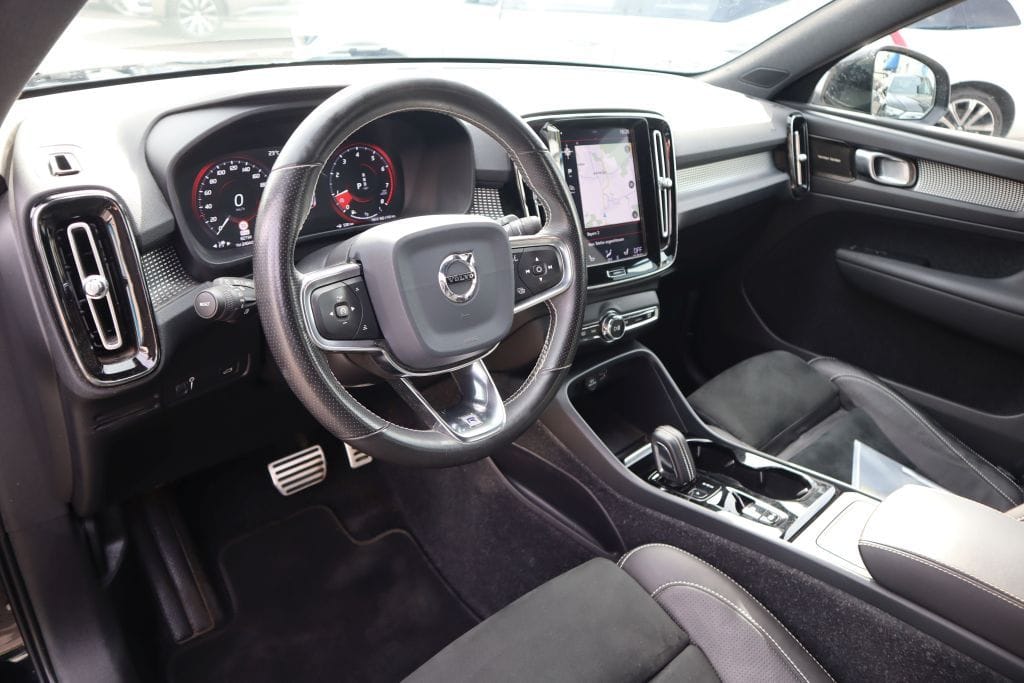 Volvo XC40 T4 AWD Geartronic R-Design NAVI R-CAM BLIS foto 18