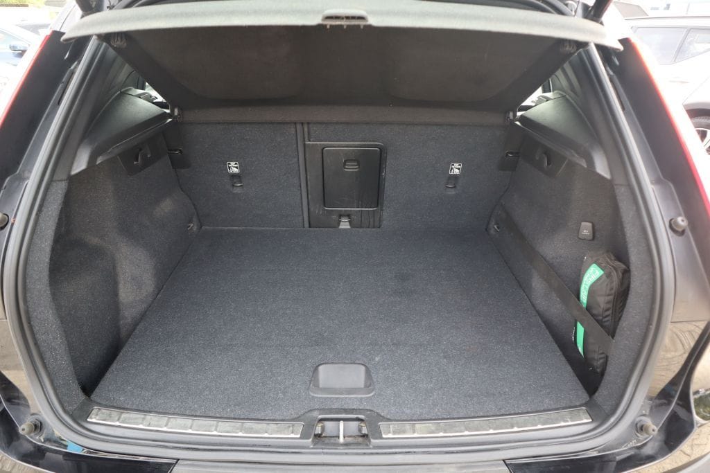 Volvo XC40 T4 AWD Geartronic R-Design NAVI R-CAM BLIS foto 25