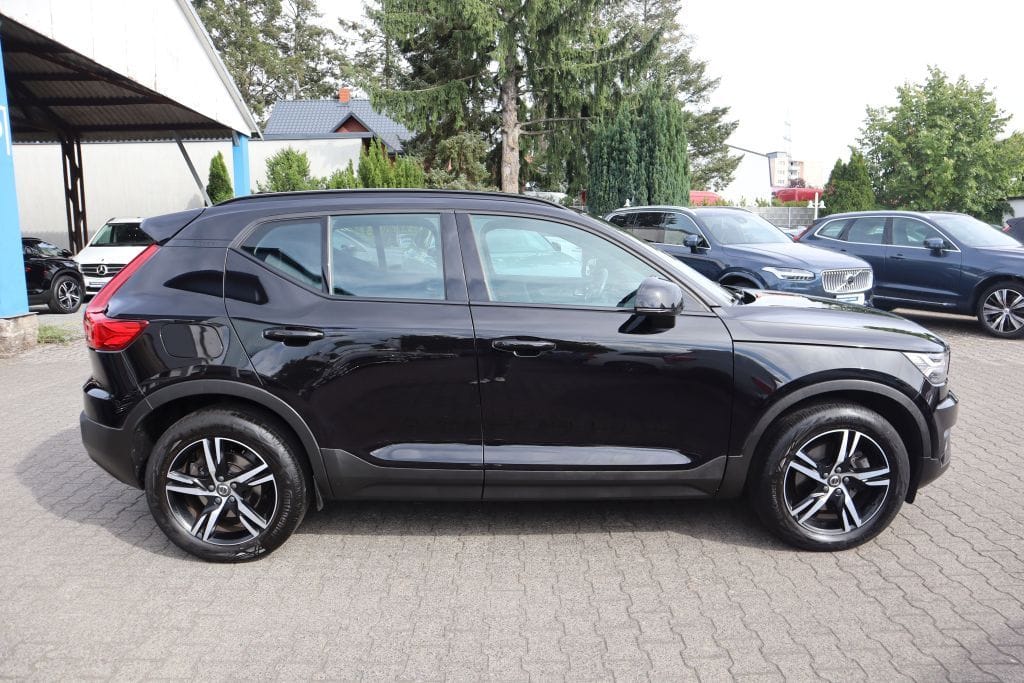 Volvo XC40 T4 AWD Geartronic R-Design NAVI R-CAM BLIS foto 6