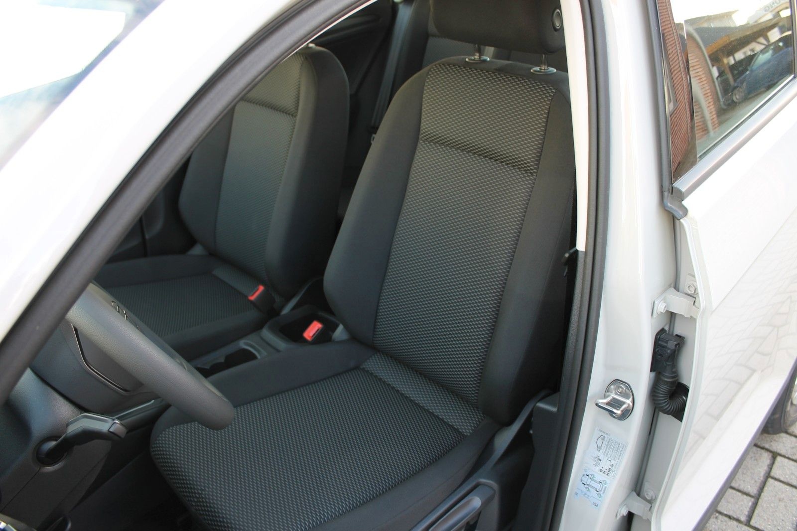 Volkswagen T-Roc 1,0 TSi - Klima-PDC-Navi(App-Connect) foto 12