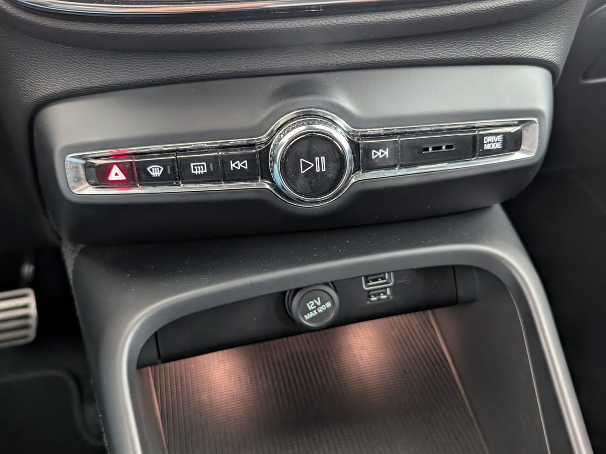 Volvo XC 40 T3 2WD R-Design 6d LED NAVI SHZ RFK foto 23