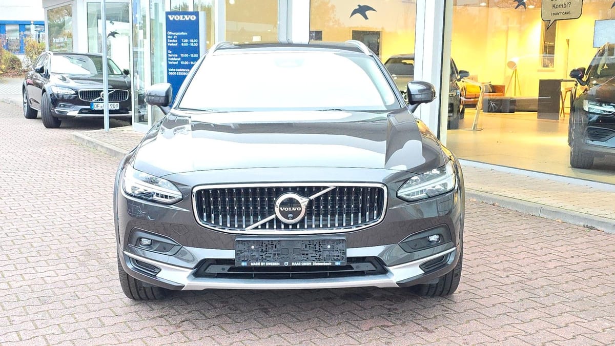 Volvo V90 Cross Country B4 D AWD Plus Auto foto 2