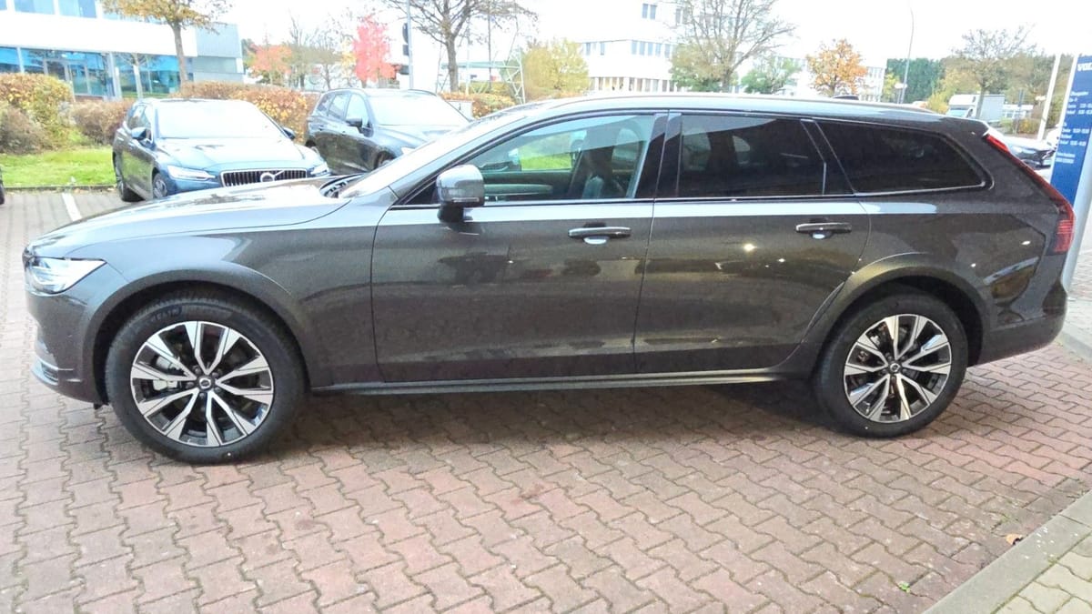 Volvo V90 Cross Country B4 D AWD Plus Auto foto 4