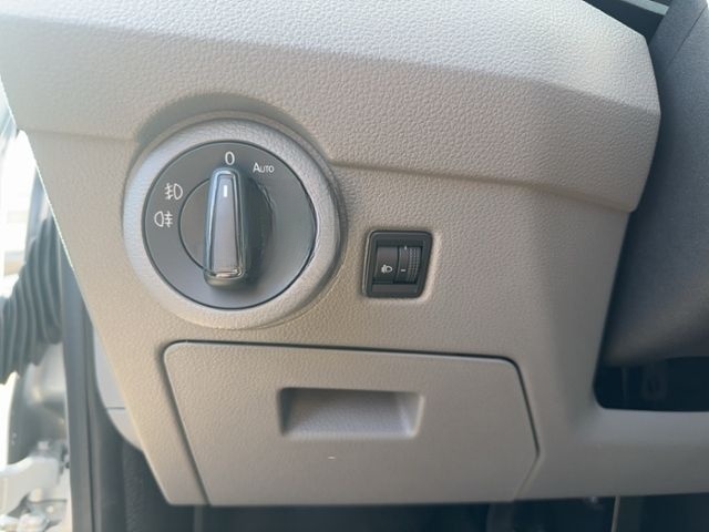 Volkswagen Transporter T6.1 Kombi  Motor: 2,0 l TDI SCR 110 foto 25