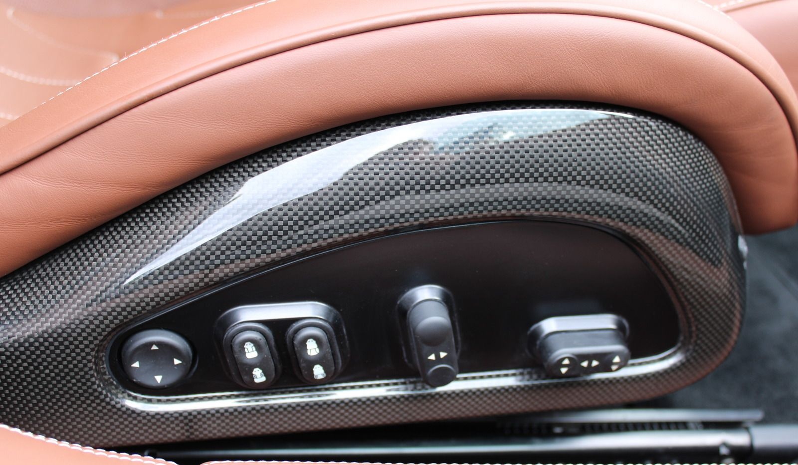 Ferrari 599 GTB HGTE ab Werk BOSE/Dt.-Fzg./LED-Lenkrad foto 12