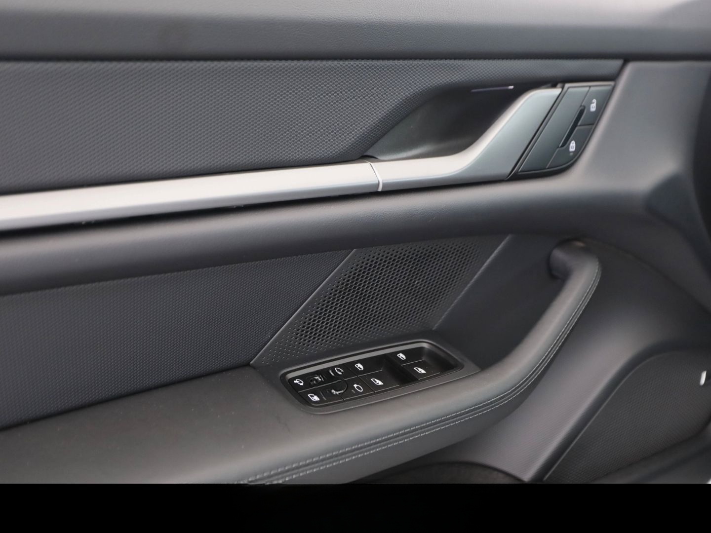 Porsche Taycan / BOSE/ Hinterachslenk./ 20 Zoll/ Glasdac foto 12