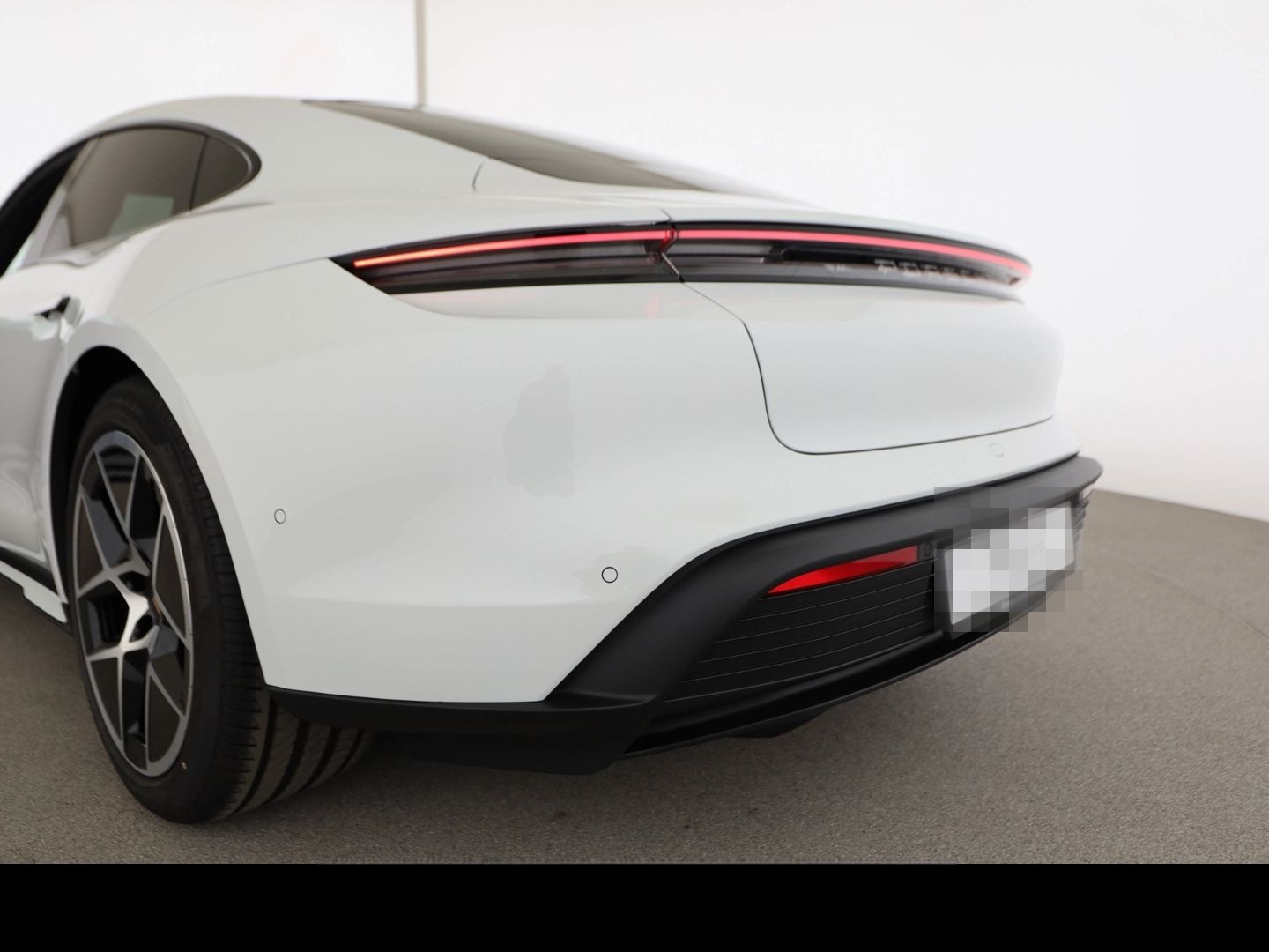 Porsche Taycan / BOSE/ Hinterachslenk./ 20 Zoll/ Glasdac foto 19