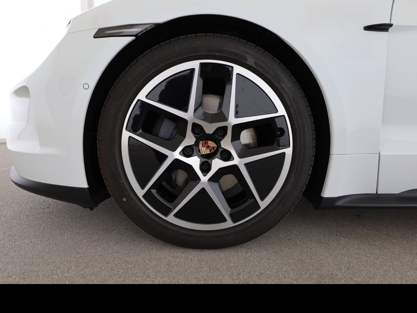 Porsche Taycan / BOSE/ Hinterachslenk./ 20 Zoll/ Glasdac foto 8