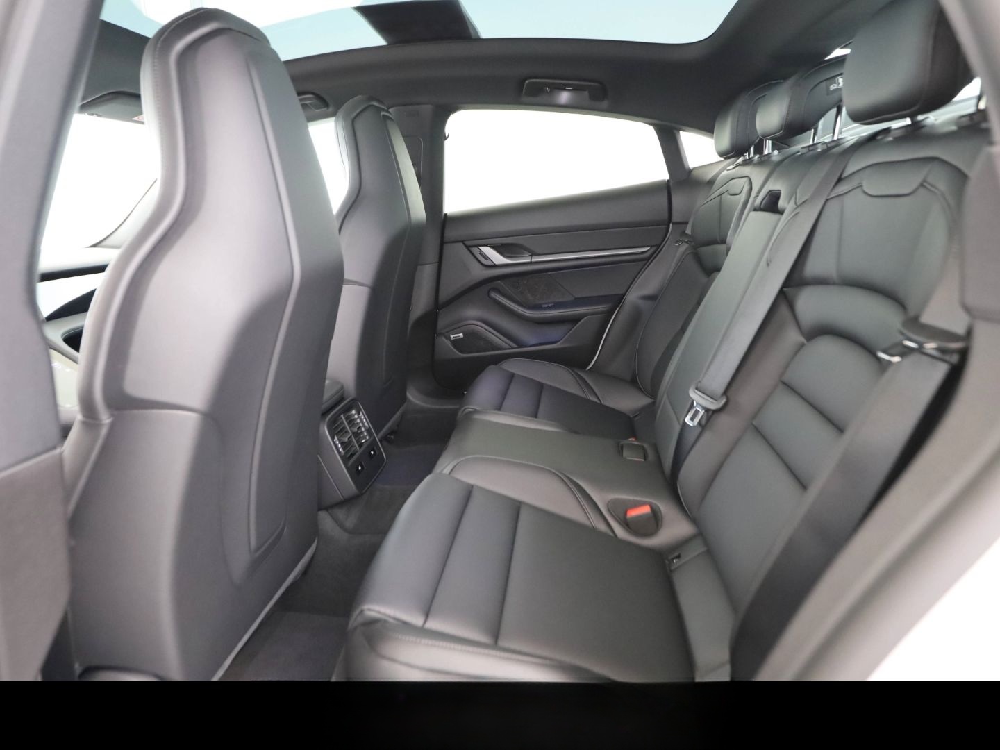 Porsche Taycan / BOSE/ Hinterachslenk./ 20 Zoll/ Glasdac foto 10