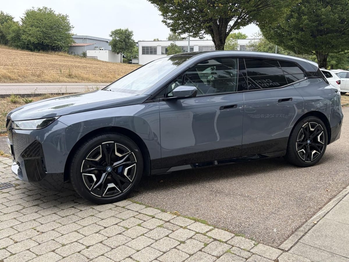 BMW iX x50 Sport Sky HUD ACC SuView H K.Lenkradh.22 foto 2