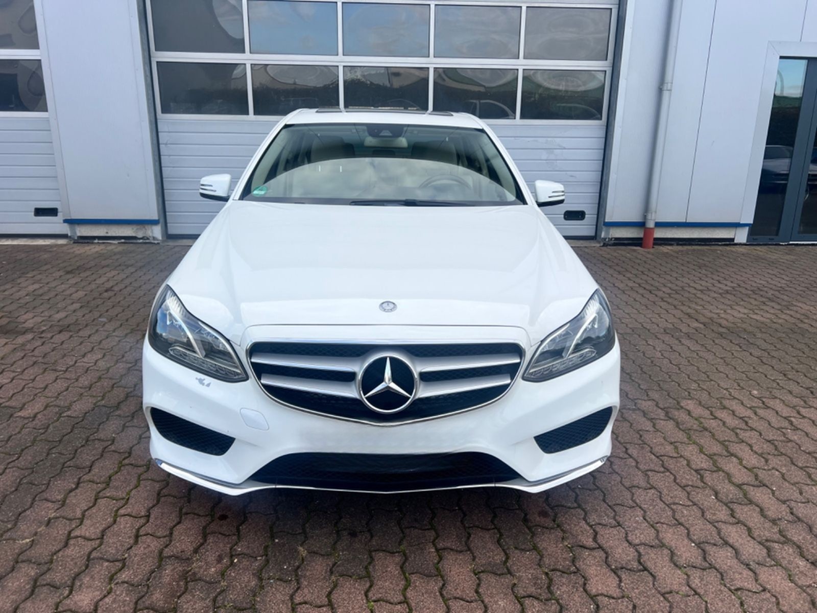 Mercedes-Benz E 350 4MATIC AMG 18"AMG/HARMAN KARDON/KEYLESS-GO foto 2