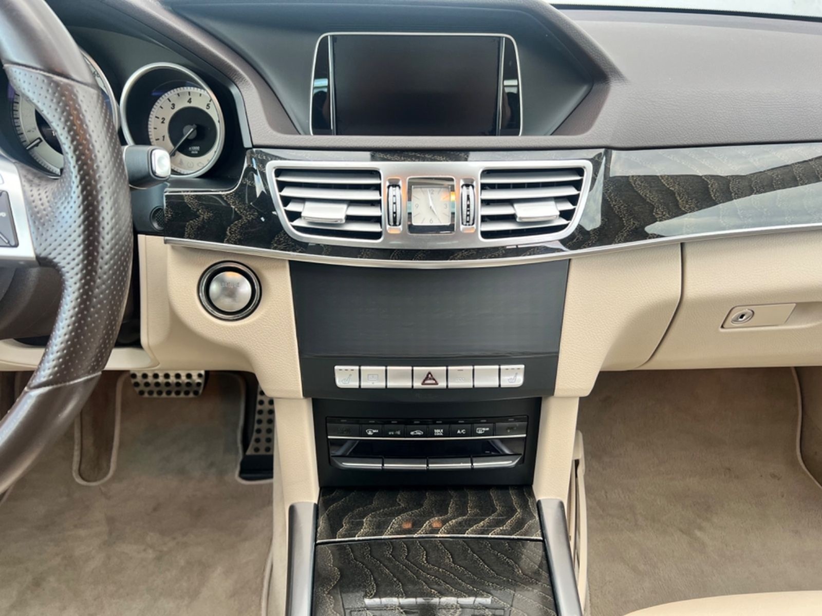 Mercedes-Benz E 350 4MATIC AMG 18"AMG/HARMAN KARDON/KEYLESS-GO foto 12
