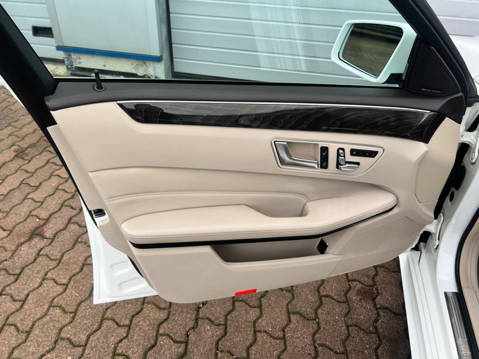 Mercedes-Benz E 350 4MATIC AMG 18"AMG/HARMAN KARDON/KEYLESS-GO foto 13