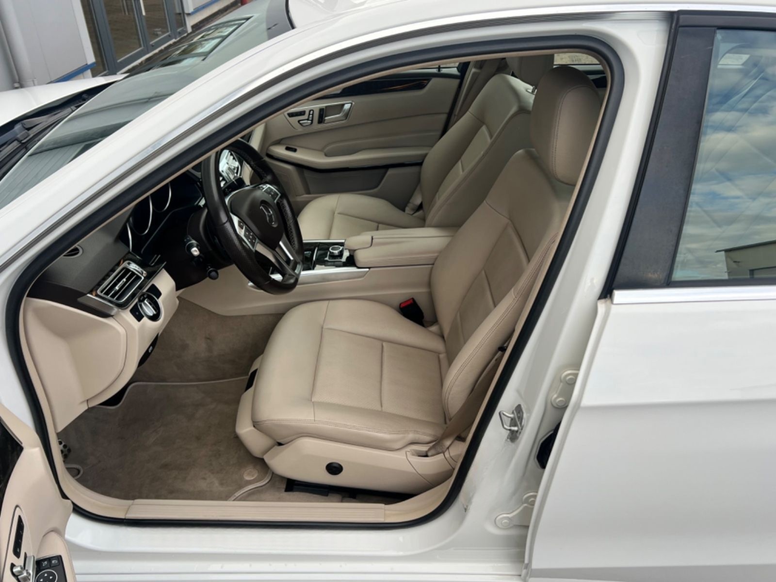 Mercedes-Benz E 350 4MATIC AMG 18"AMG/HARMAN KARDON/KEYLESS-GO foto 15