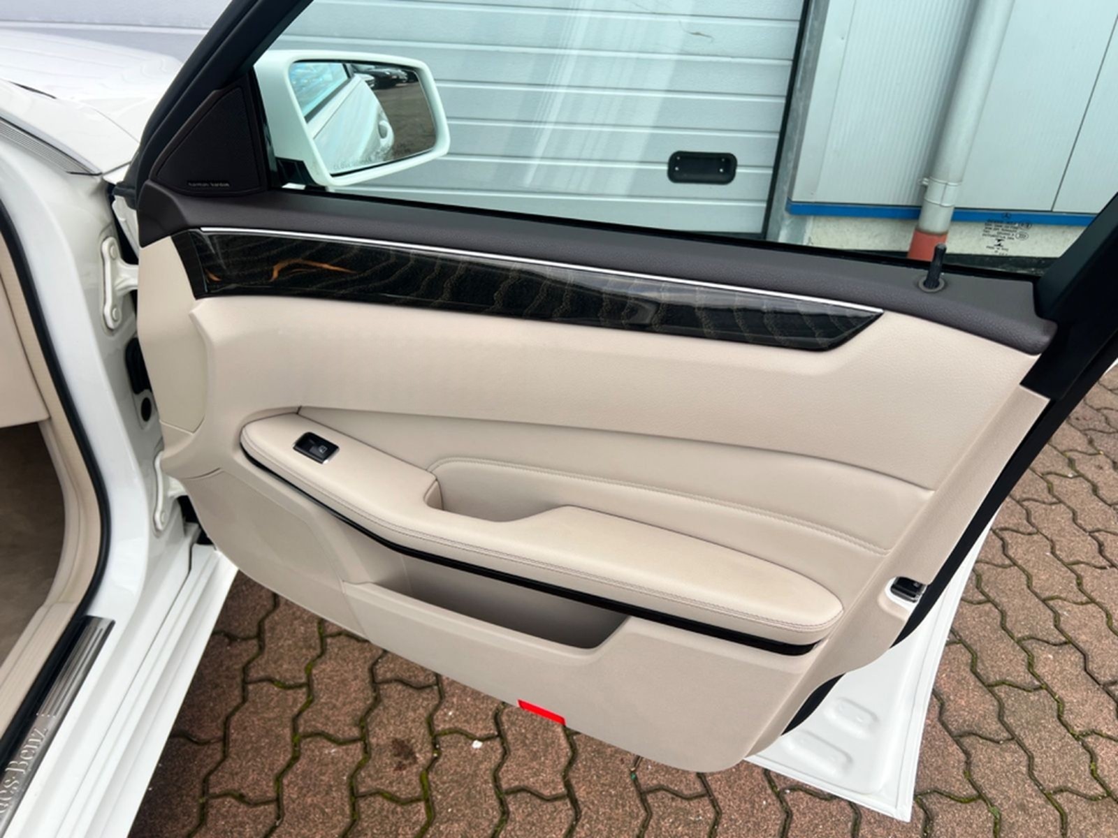 Mercedes-Benz E 350 4MATIC AMG 18"AMG/HARMAN KARDON/KEYLESS-GO foto 17