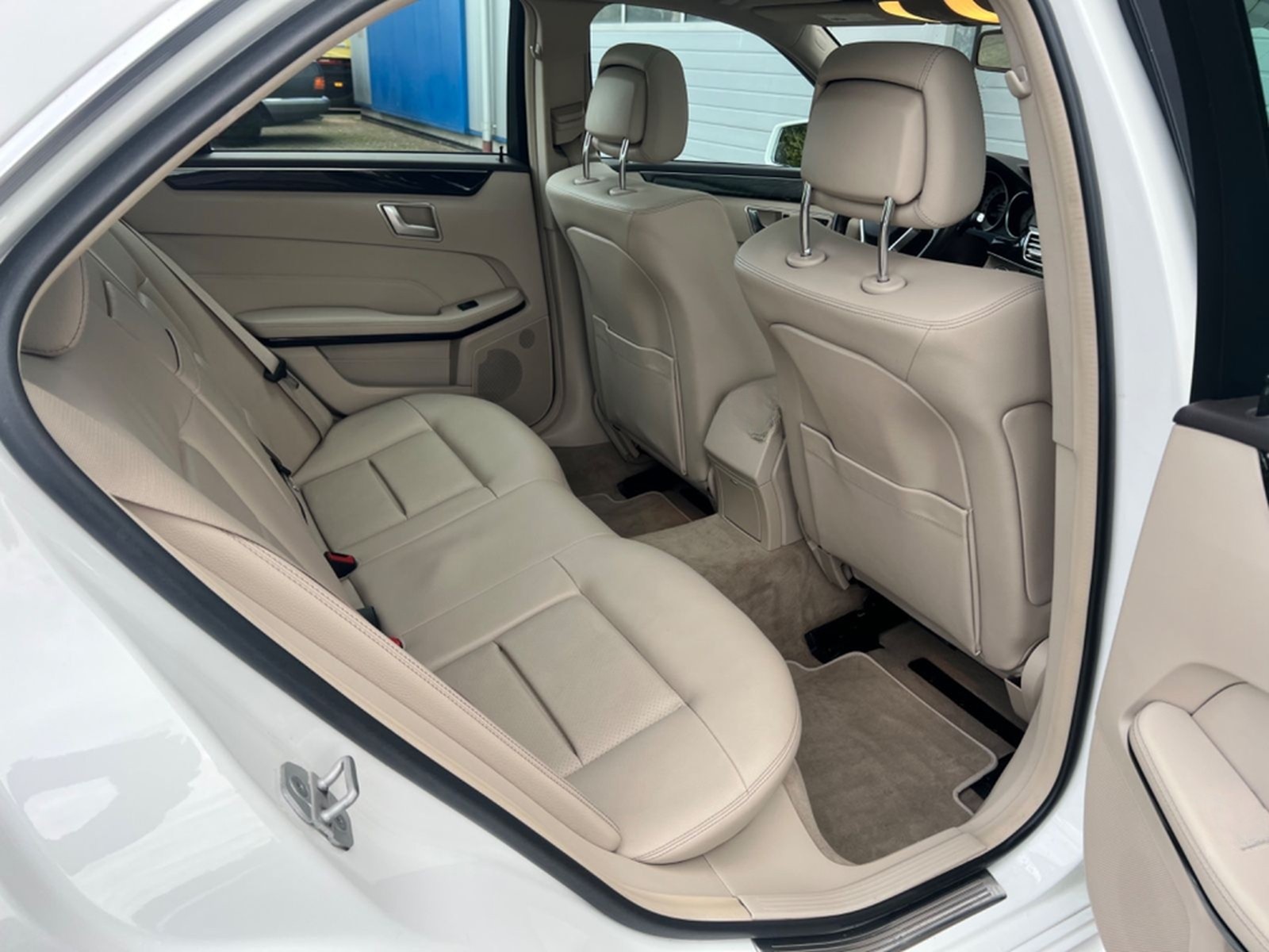 Mercedes-Benz E 350 4MATIC AMG 18"AMG/HARMAN KARDON/KEYLESS-GO foto 19