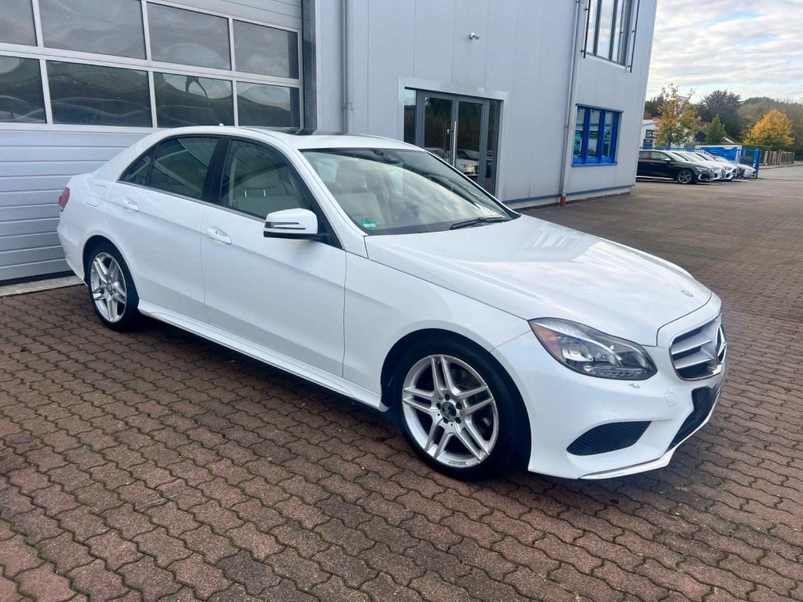 Mercedes-Benz E 350 4MATIC AMG 18"AMG/HARMAN KARDON/KEYLESS-GO foto 3