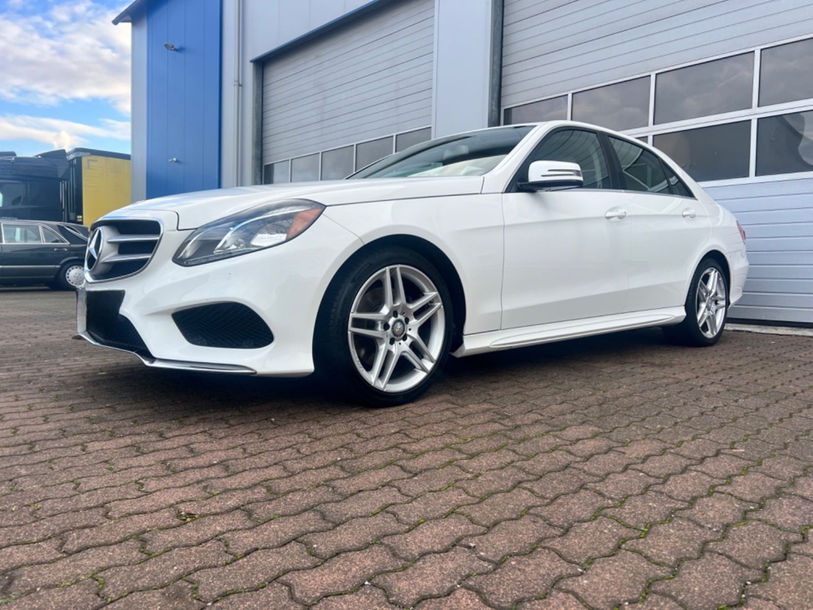 Mercedes-Benz E 350 4MATIC AMG 18"AMG/HARMAN KARDON/KEYLESS-GO foto 22