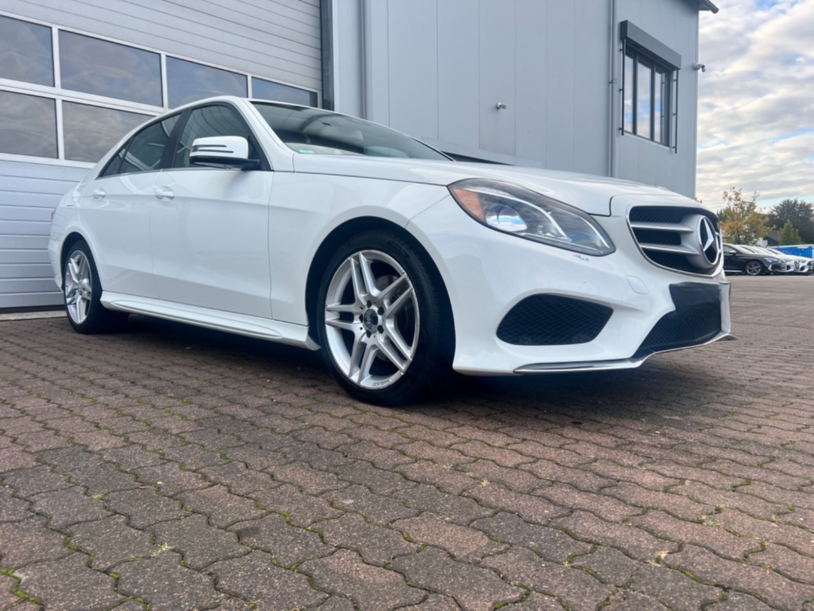 Mercedes-Benz E 350 4MATIC AMG 18"AMG/HARMAN KARDON/KEYLESS-GO foto 23