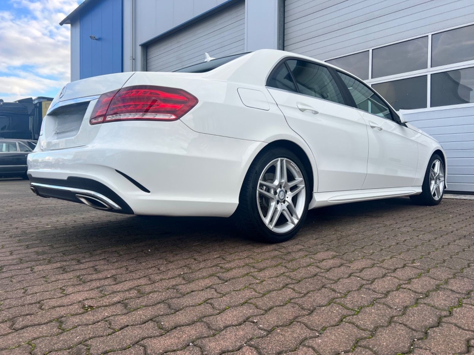 Mercedes-Benz E 350 4MATIC AMG 18"AMG/HARMAN KARDON/KEYLESS-GO foto 24