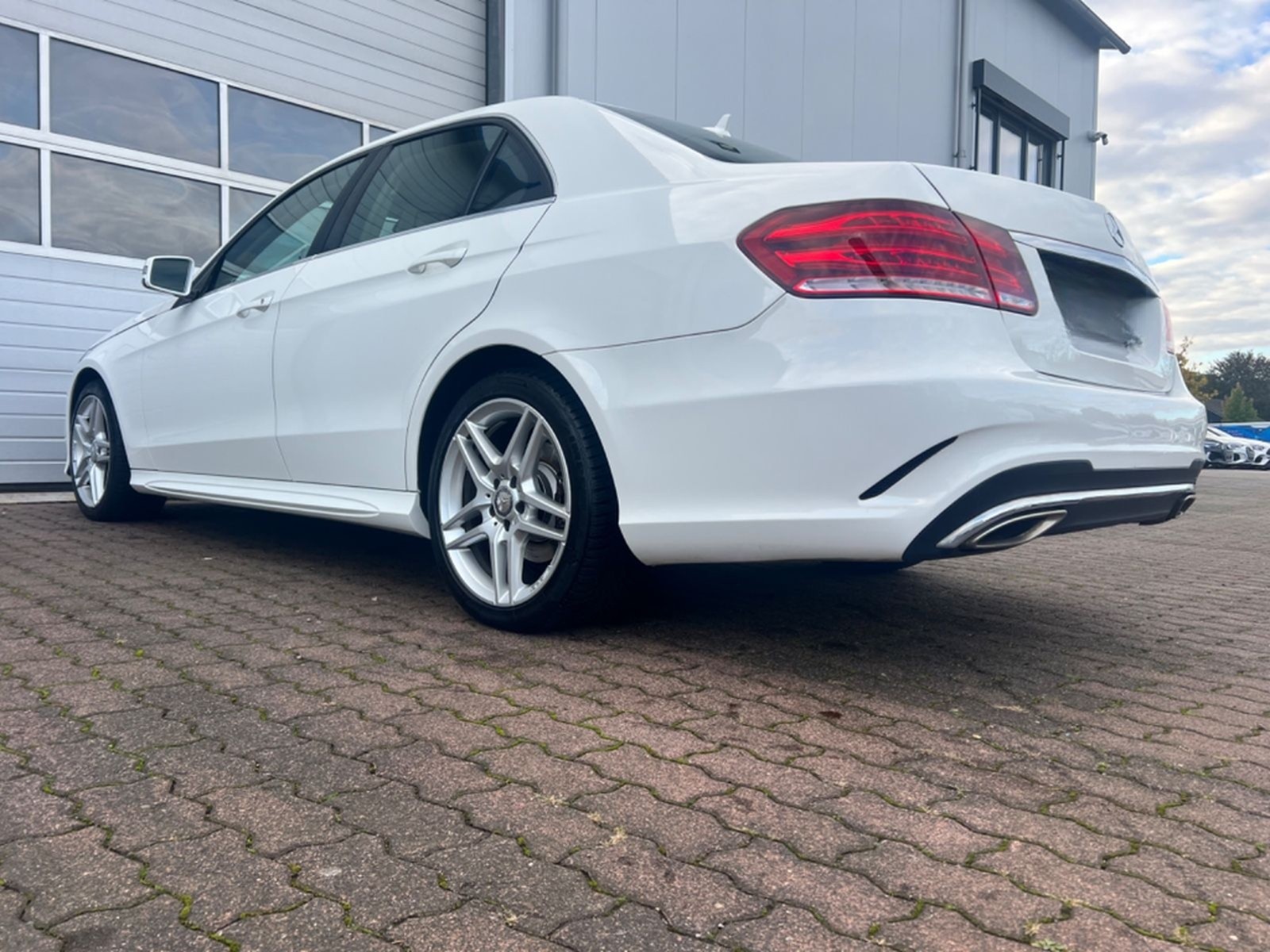 Mercedes-Benz E 350 4MATIC AMG 18"AMG/HARMAN KARDON/KEYLESS-GO foto 25