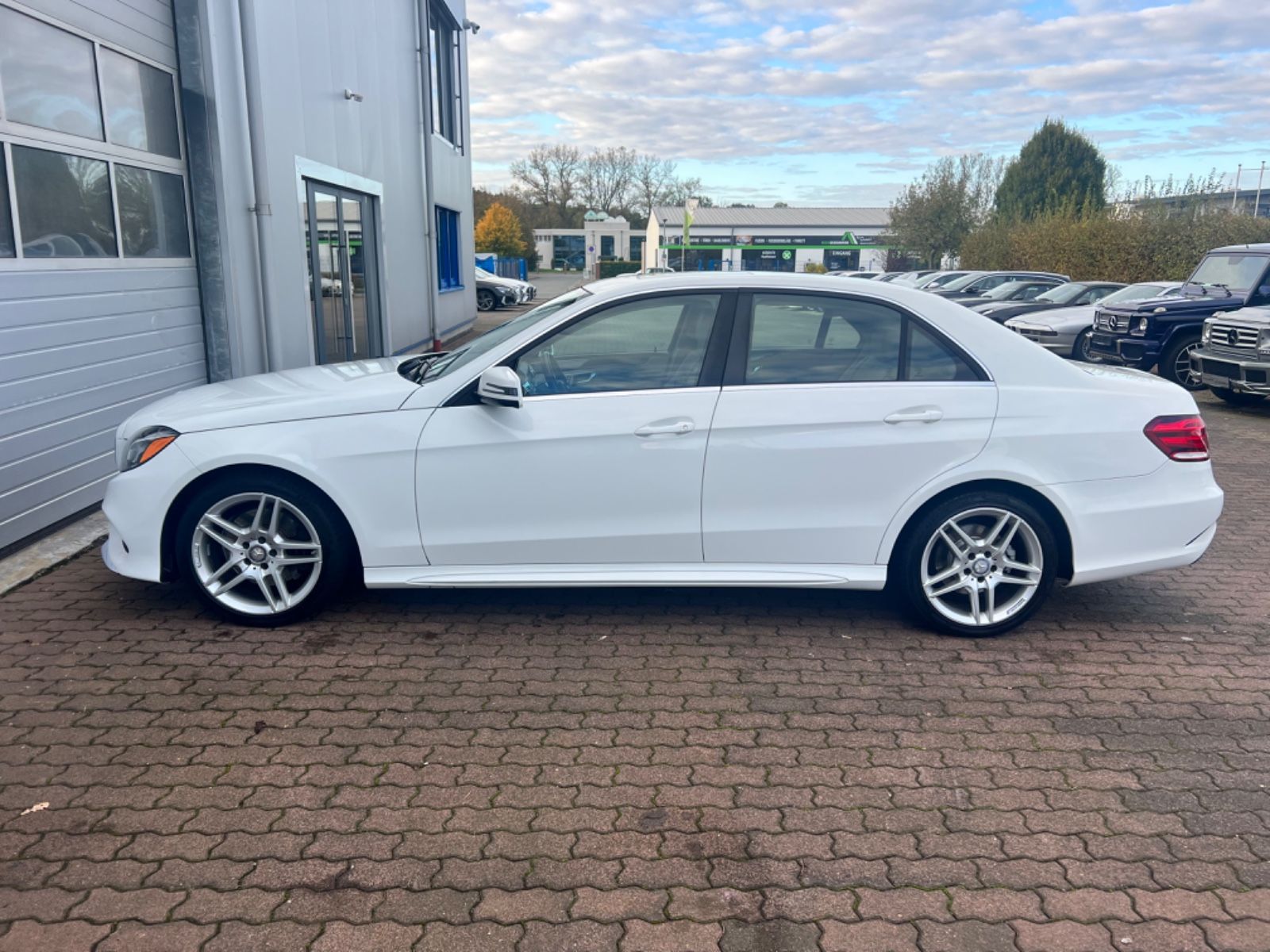 Mercedes-Benz E 350 4MATIC AMG 18"AMG/HARMAN KARDON/KEYLESS-GO foto 7