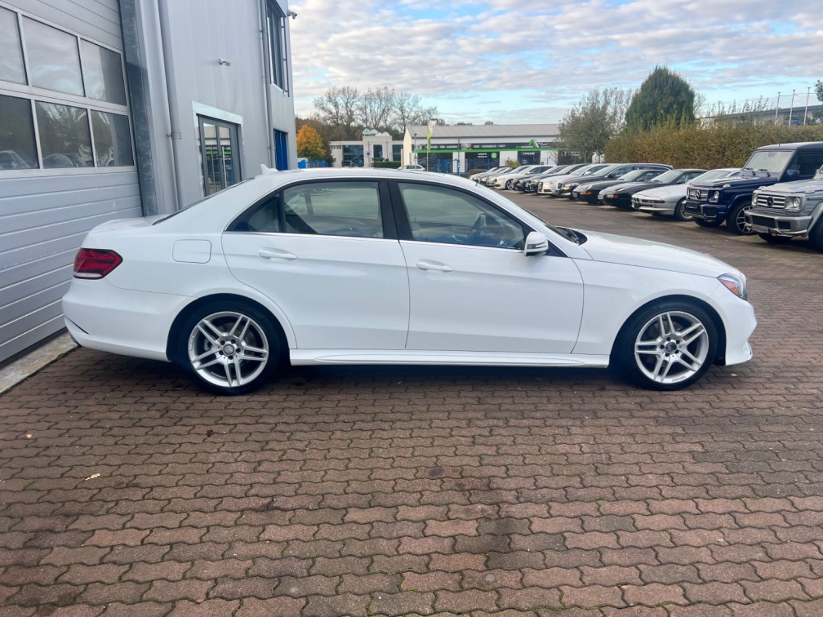 Mercedes-Benz E 350 4MATIC AMG 18"AMG/HARMAN KARDON/KEYLESS-GO foto 8
