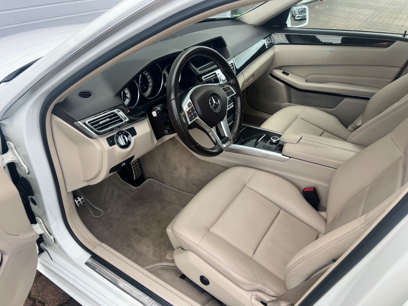 Mercedes-Benz E 350 4MATIC AMG 18"AMG/HARMAN KARDON/KEYLESS-GO foto 9