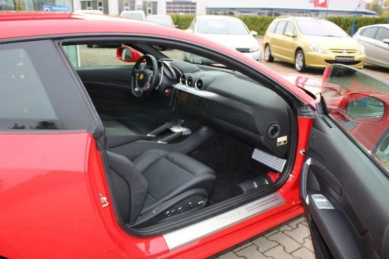 Ferrari FF  V12 +4x4  + 1 Hand +... nur 25867 Kilometer! foto 17