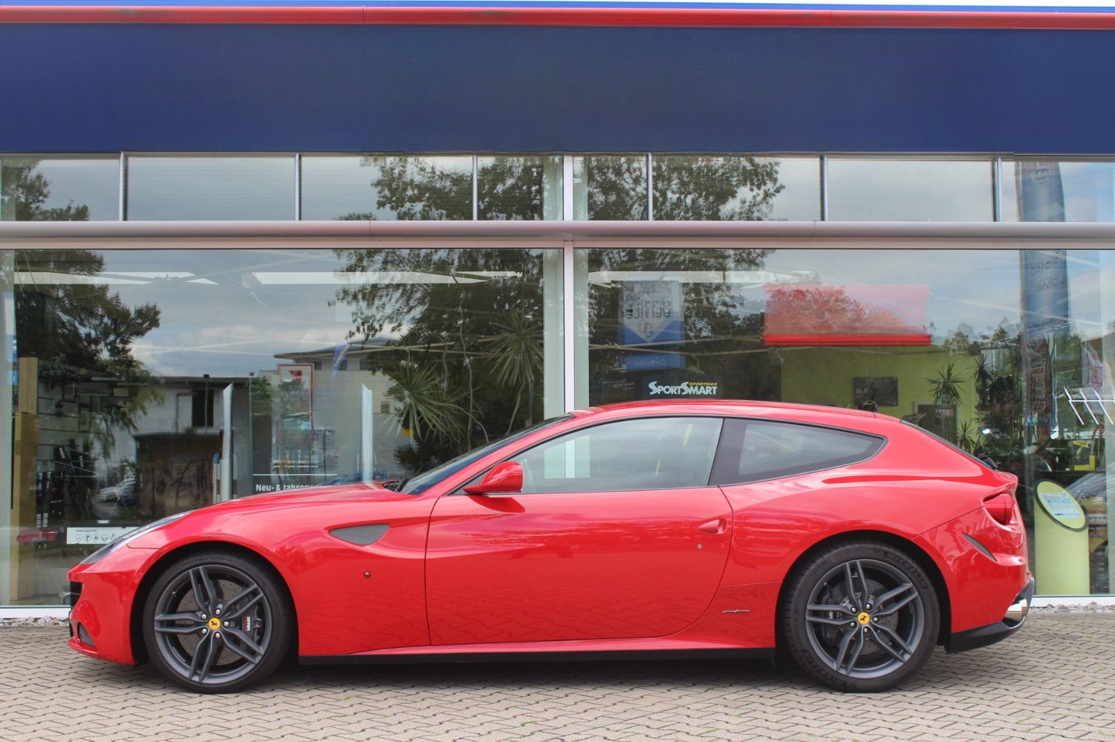 Ferrari FF  V12 +4x4  + 1 Hand +... nur 25867 Kilometer! foto 3