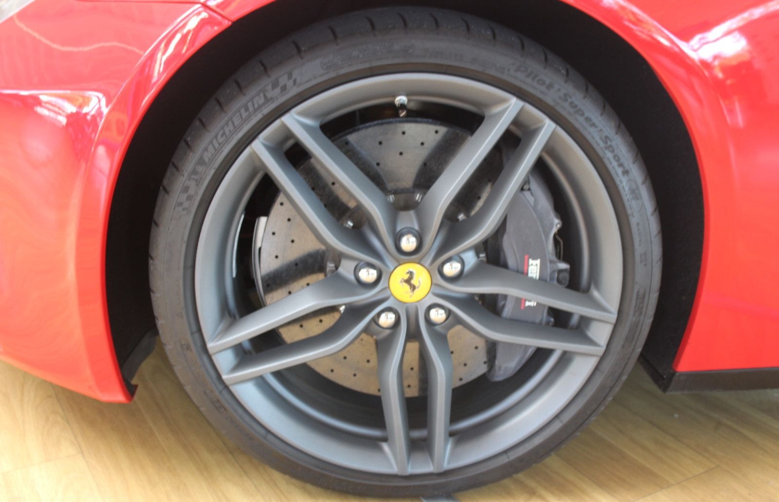 Ferrari FF  V12 +4x4  + 1 Hand +... nur 25867 Kilometer! foto 23