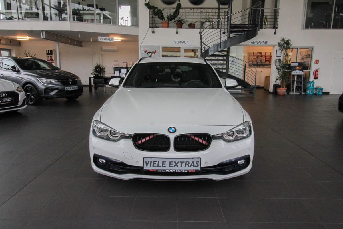 BMW 320i Touring Sport Line Shadow LED Kamera HiFi foto 2