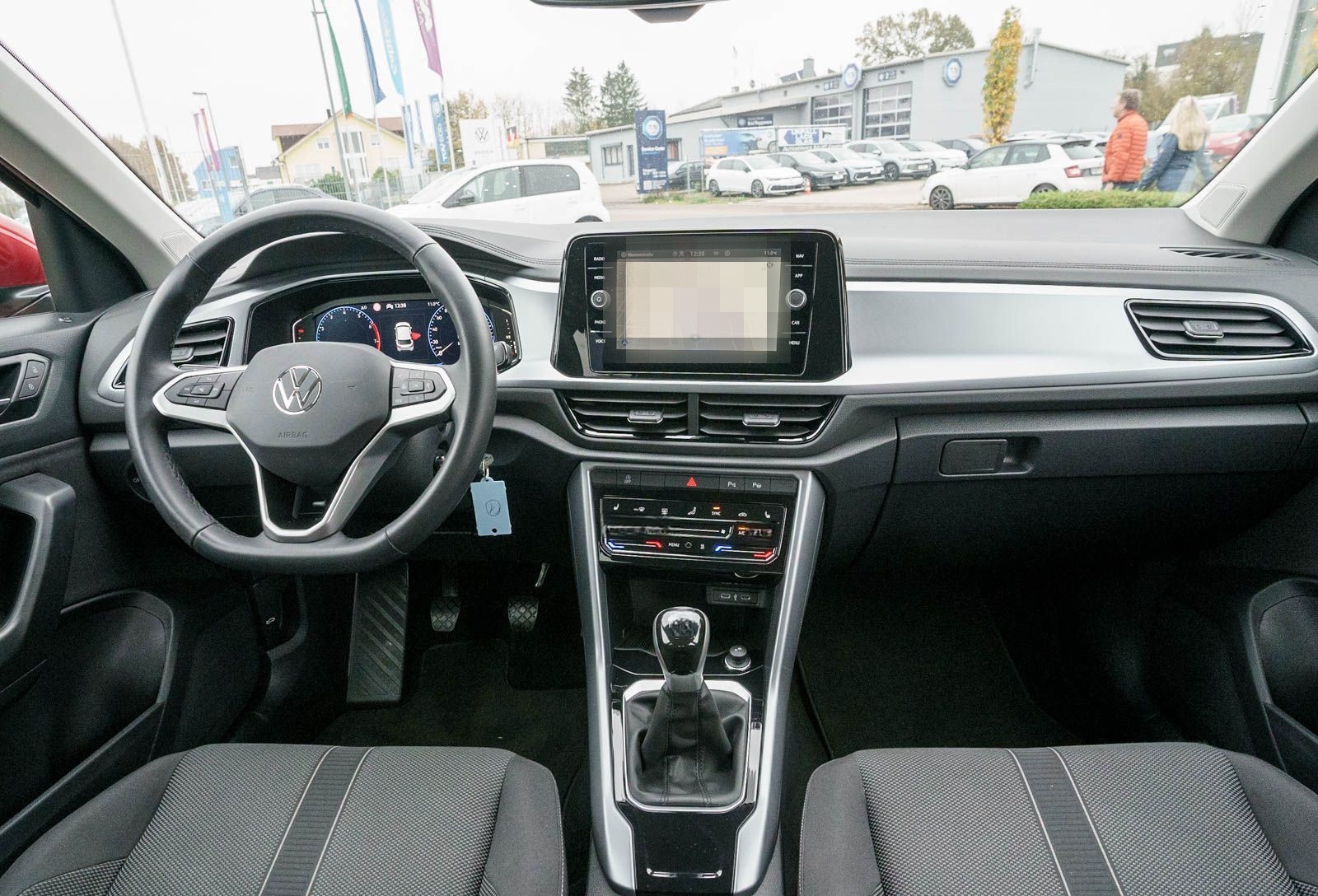 Volkswagen T-Roc Life 1.5 TSI LED Navi PDC SHZ VC Stdhzg foto 8