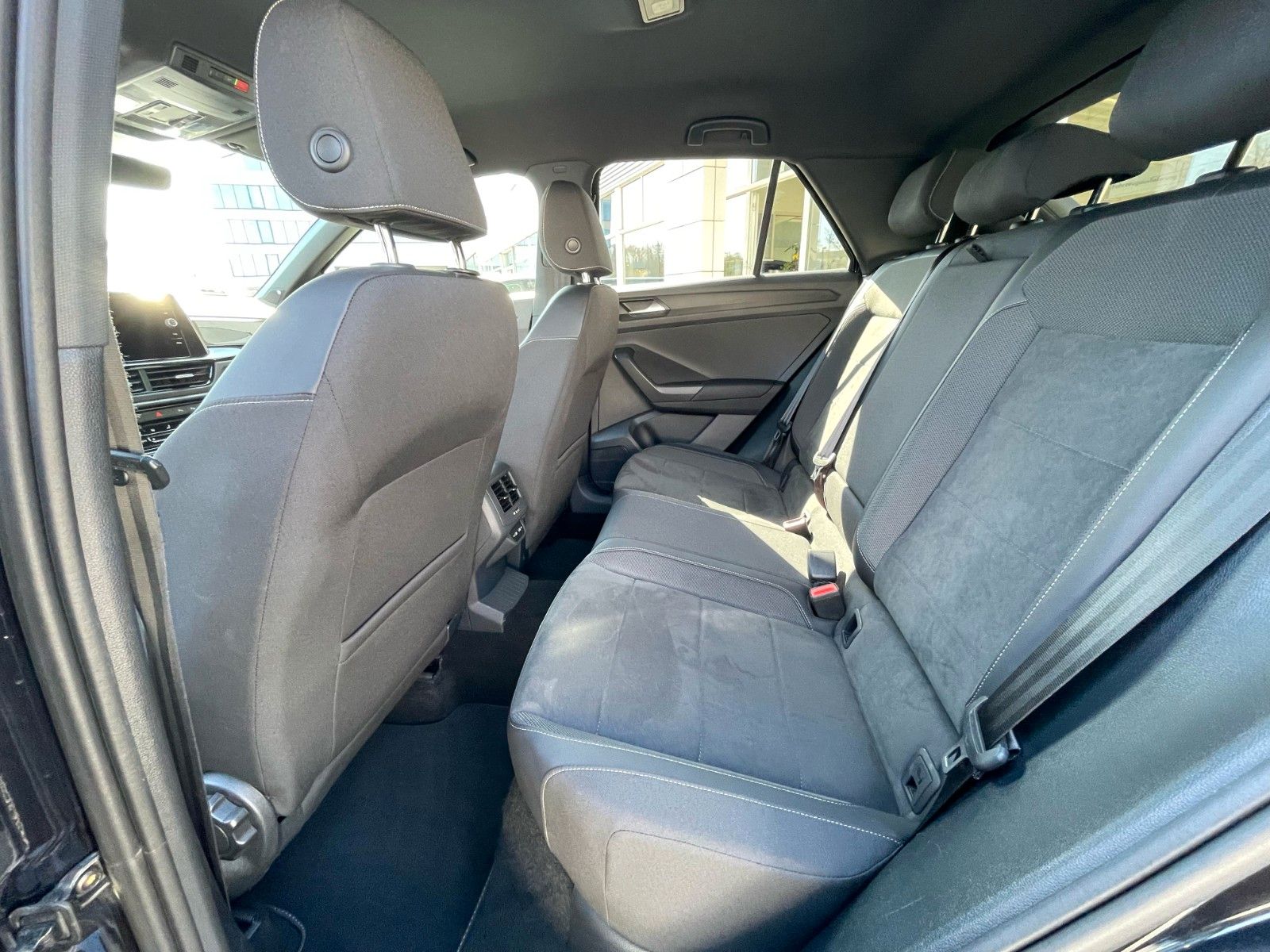 Volkswagen T-Roc R-Line 2.0 TSI+ALLRAD+DSG+MATRIX-LED+NAVI+ foto 11