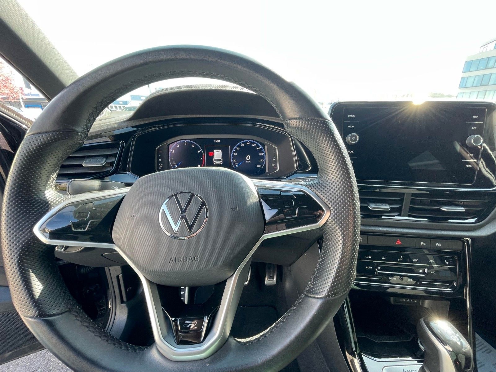 Volkswagen T-Roc R-Line 2.0 TSI+ALLRAD+DSG+MATRIX-LED+NAVI+ foto 12