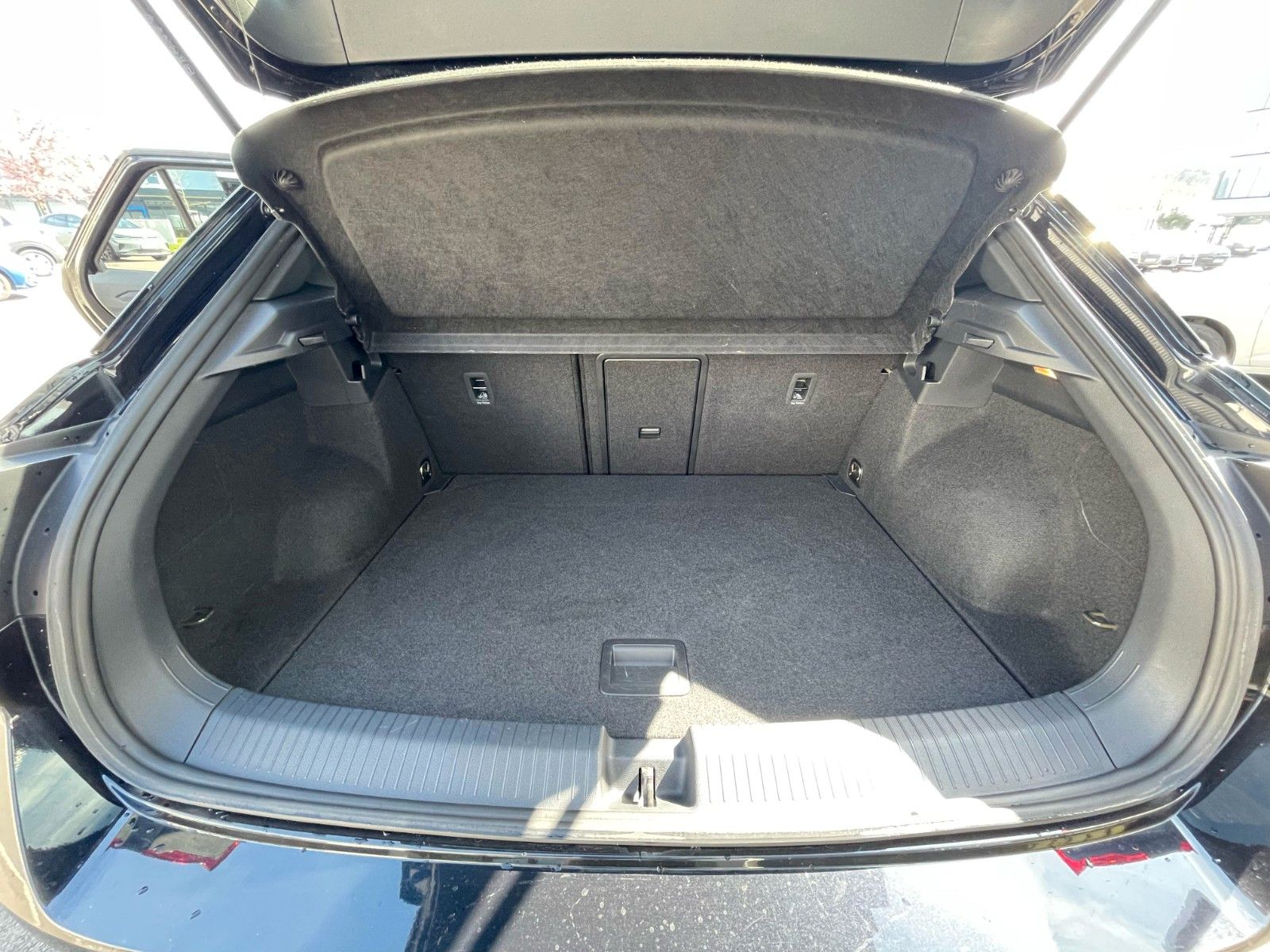 Volkswagen T-Roc R-Line 2.0 TSI+ALLRAD+DSG+MATRIX-LED+NAVI+ foto 14