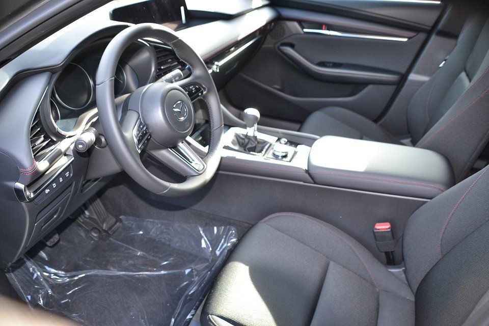 Mazda 3 2.5L e-SKYACTIV G 140ps 6MT FWD Homura foto 8