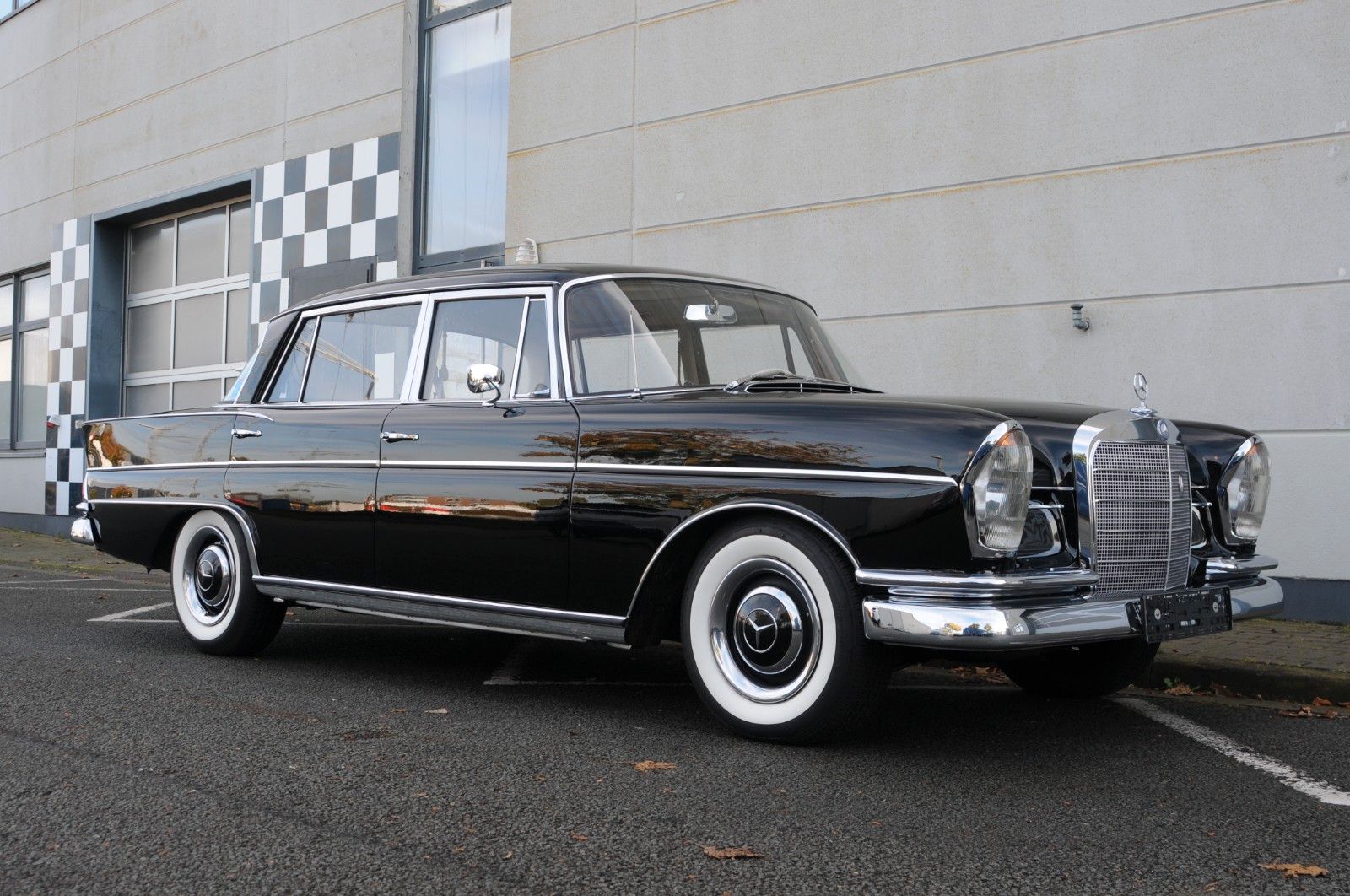 Mercedes-Benz 300 SEL Lang W112 Königsflosse /schöne Historie foto 2