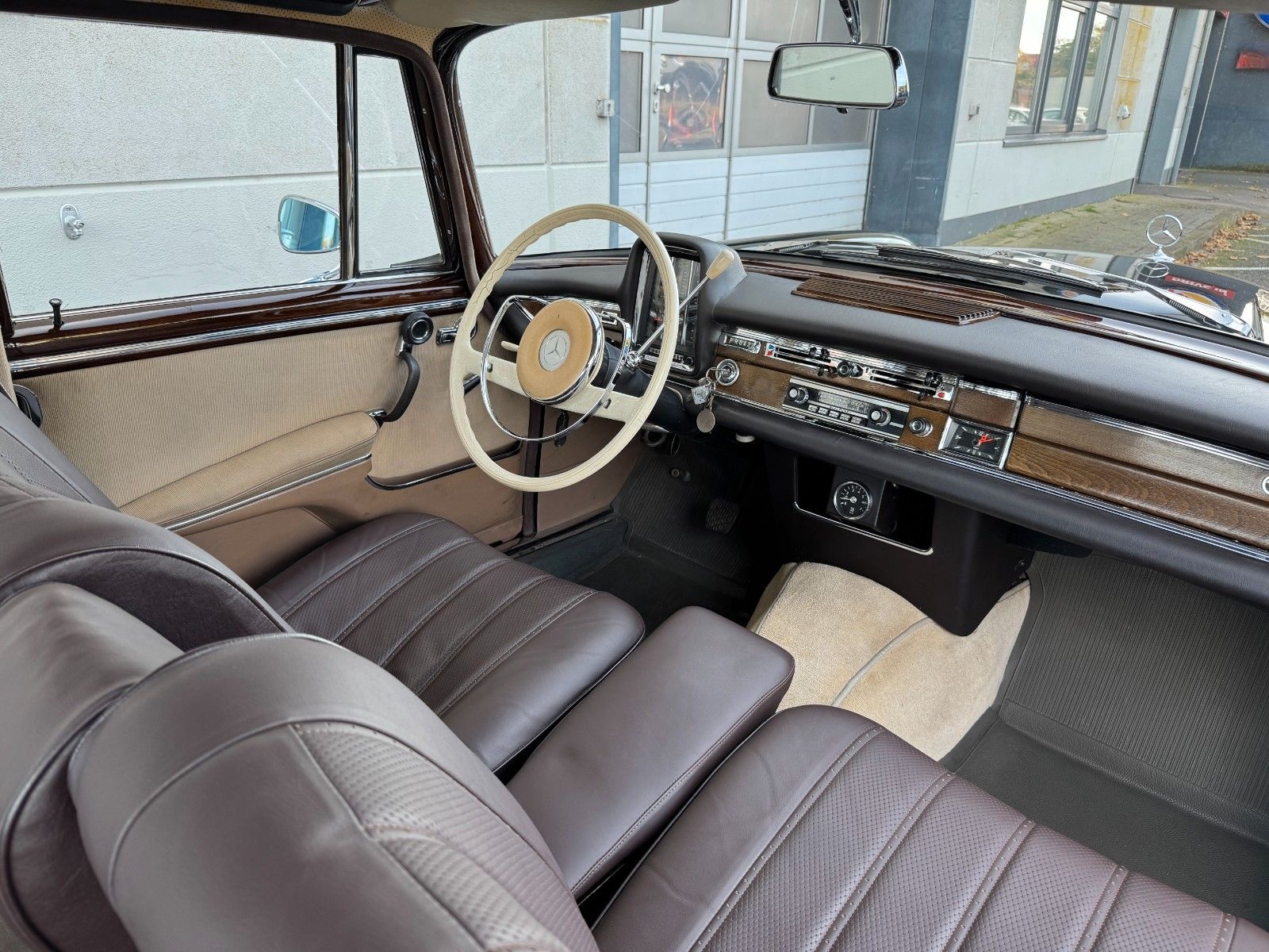 Mercedes-Benz 300 SEL Lang W112 Königsflosse /schöne Historie foto 17