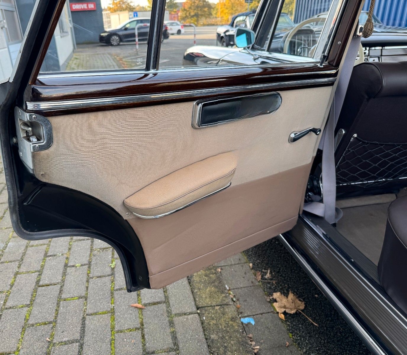Mercedes-Benz 300 SEL Lang W112 Königsflosse /schöne Historie foto 23