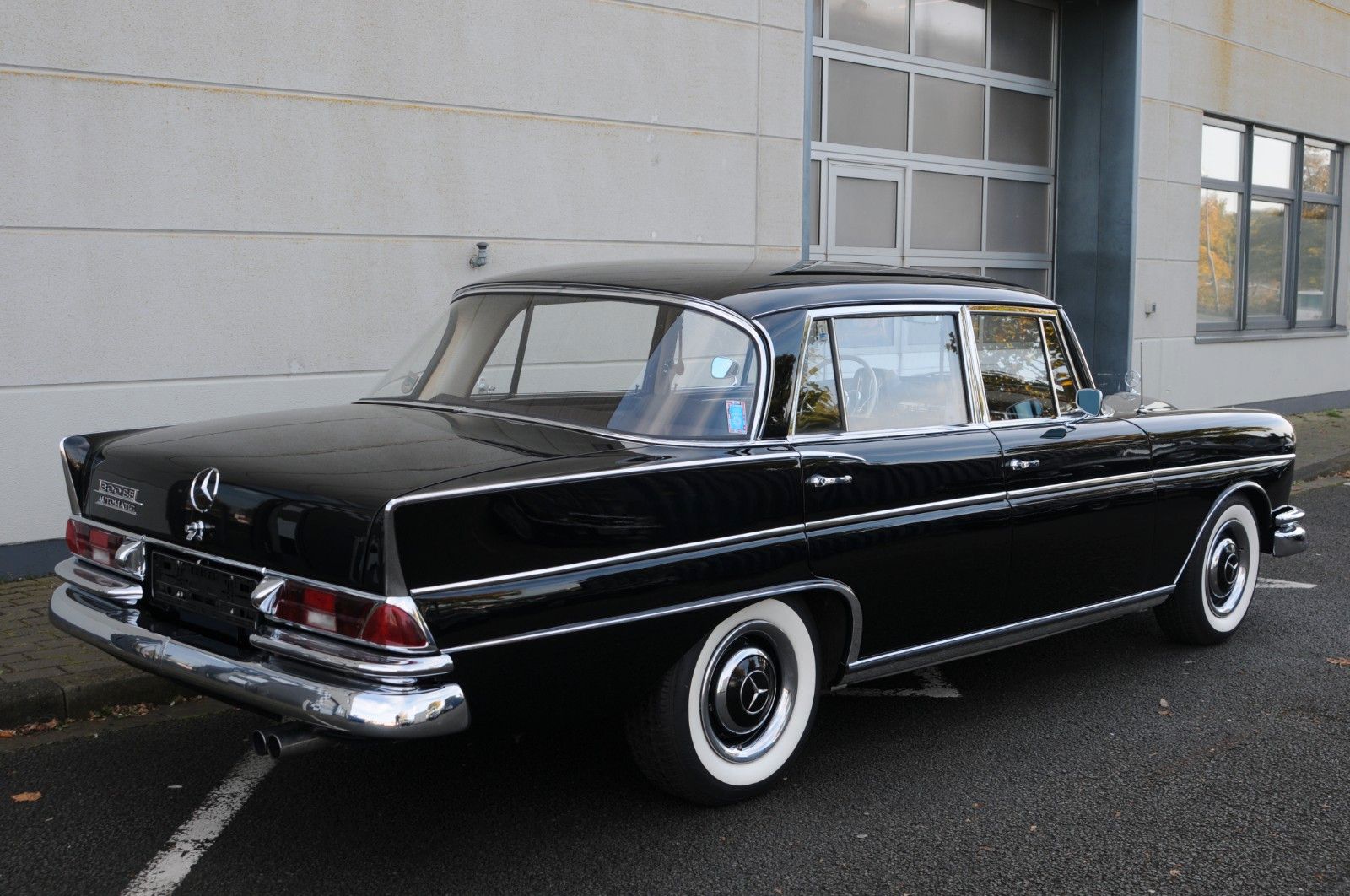 Mercedes-Benz 300 SEL Lang W112 Königsflosse /schöne Historie foto 4